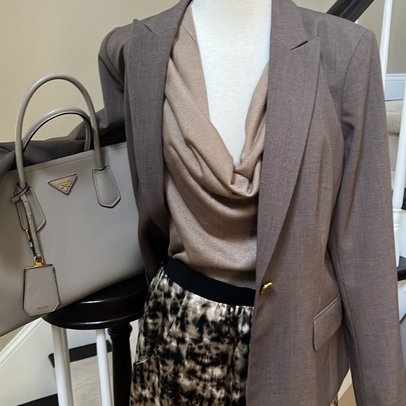 Ann Taylor top. Size S - Picture 3 of 11